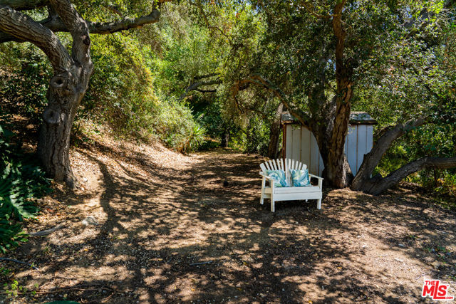 1 Colina Drive, Topanga CA: https://media.crmls.org/mediaz/80a41886-df9e-435b-961a-246aa36b5c8d.jpg
