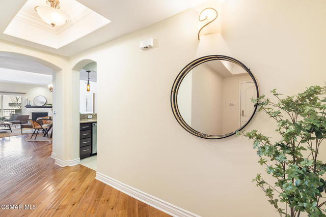 13200 Moorpark Street, Sherman Oaks CA: https://media.crmls.org/mediaz/80a4f71d-c09a-4375-8716-01cb7f589f51.jpg