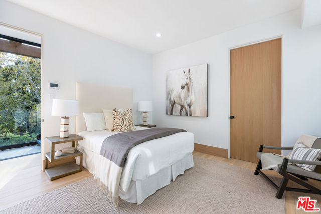 1011 Georgina Avenue, Santa Monica CA: https://media.crmls.org/mediaz/80a5122d-126c-4b36-8307-d94600f48172.jpg