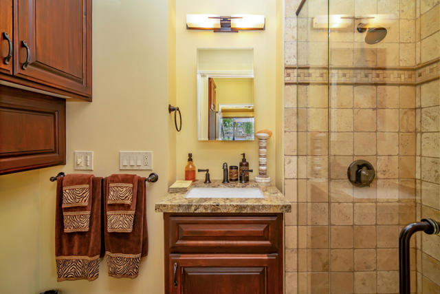 Image 21 of 27 For 80501 Avenue 48  141