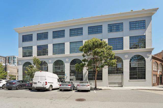 1 S Park Street, San Francisco CA: https://media.crmls.org/mediaz/80a581ab-ea7a-4f97-9c84-b1764d612550.jpg