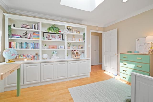 3172 Morris Drive, Palo Alto CA: https://media.crmls.org/mediaz/80a5c57a-cc8f-421a-b62a-b9c84db75c8c.jpg