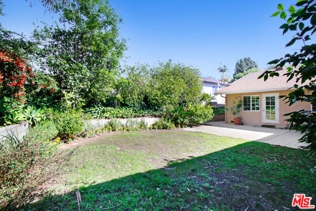2623 S Beverly Drive, Los Angeles CA: https://media.crmls.org/mediaz/80a61218-fc9d-415f-a4b0-8a41d1d41295.jpg