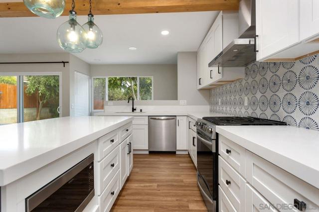 423 Alvarado Ter, Vista CA: https://media.crmls.org/mediaz/80a63299-033e-4217-ab6f-82a70b14393c.jpg