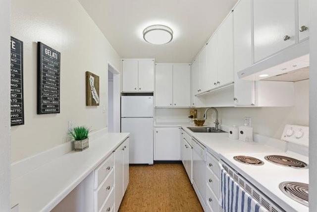 934 Peninsula Avenue, San Mateo CA: https://media.crmls.org/mediaz/80a682cf-32fe-4589-9839-8a600f11cbb1.jpg