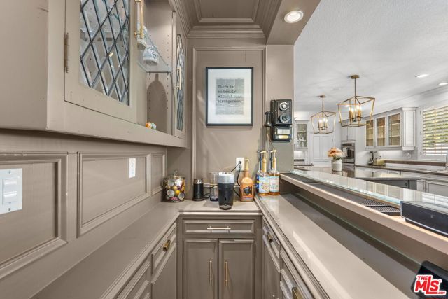 638 Oak Tree Court, Simi Valley CA: https://media.crmls.org/mediaz/80a72c33-6244-4d35-b9b7-0acd84062476.jpg
