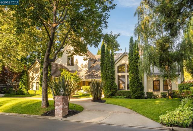 3284 Blackhawk Meadow Dr, Danville CA: https://media.crmls.org/mediaz/80a80ab7-f55d-4821-bd2c-1702390447db.jpg