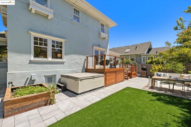 2842 Ashby Ave, Berkeley CA: https://media.crmls.org/mediaz/80a815e9-3f20-4319-bfea-f3f4172a4309.jpg