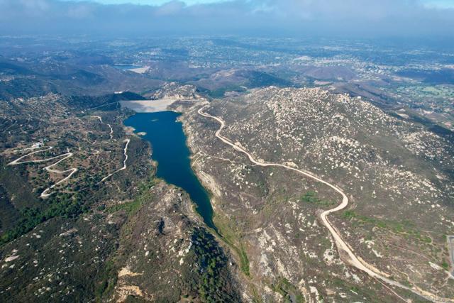 15950 Green Valley Heights Road, Ramona CA: https://media.crmls.org/mediaz/80a81683-69b9-4cea-8943-41b7b26fe7c8.jpg