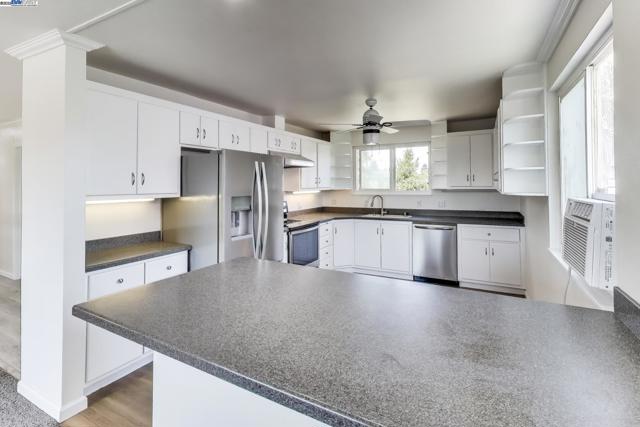 4435 Cambria St, Fremont CA: https://media.crmls.org/mediaz/80a8636f-80ad-4b6c-94b7-227afd38830c.jpg