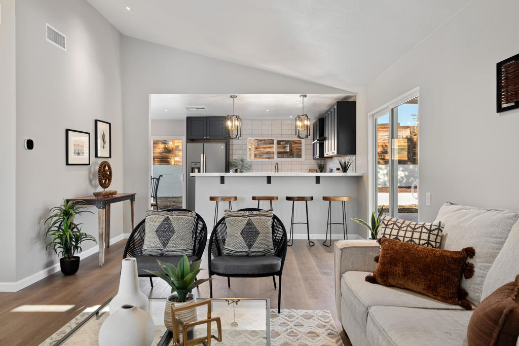 892 Nueva Vista Drive S