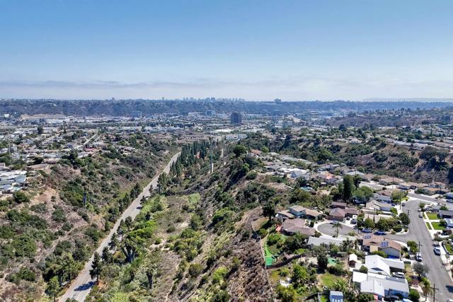 7912 Blue Jay Place, San Diego CA: https://media.crmls.org/mediaz/80aa1c88-281d-4873-87d3-883a7aaf78ff.jpg