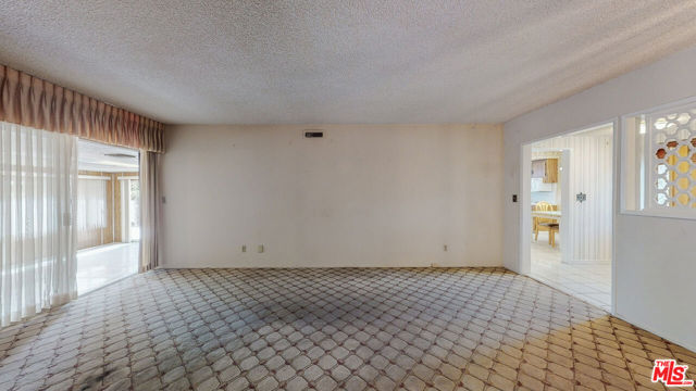 7337 Newcastle Avenue photo 6