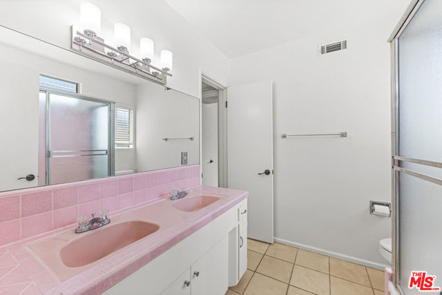 5013 Catalon Avenue, Woodland Hills CA: https://media.crmls.org/mediaz/80aa7cca-5562-4475-8750-8d5054818c95.jpg
