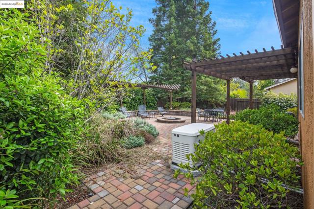 363 Limerick Way, Vacaville CA: https://media.crmls.org/mediaz/80aaa015-e45f-4d52-8bc9-83656b893ac4.jpg
