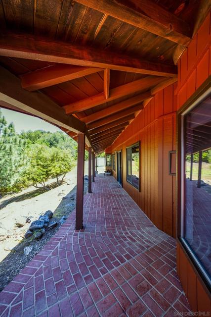 10649 Boulder Creek Rd, Descanso CA: https://media.crmls.org/mediaz/80aabd41-204d-4fb9-9603-b3ad04595348.jpg