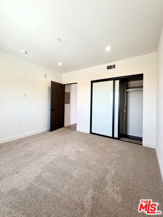 859 S LUCERNE Boulevard, Los Angeles CA: https://media.crmls.org/mediaz/80ab0be6-0849-4d82-a3b9-d72ec324f8b7.jpg