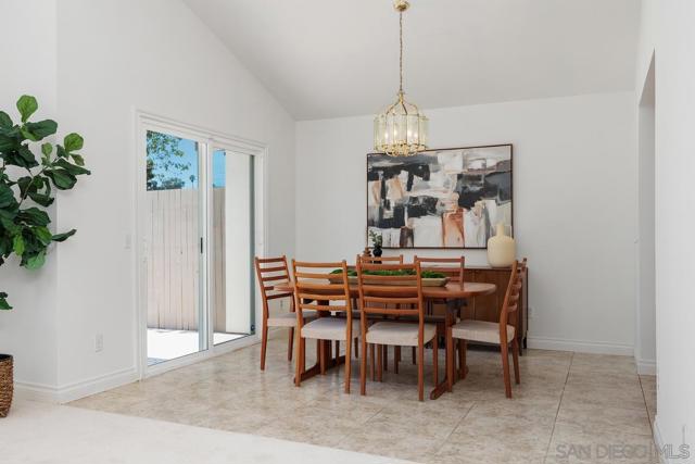 159 Mexicali Ct, Solana Beach CA: https://media.crmls.org/mediaz/80ab8c33-aad1-467b-b64e-f4ecfceef043.jpg