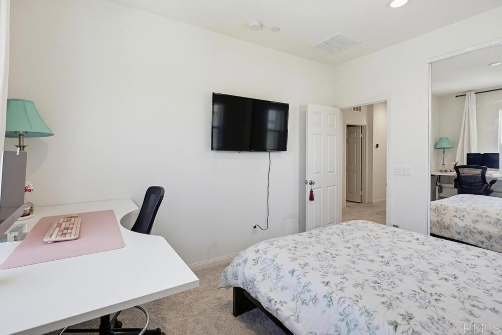 https://media.crmls.org/mediaz/80abab17-92dc-4fee-a56b-533702e31177.jpg?preset=X-Large