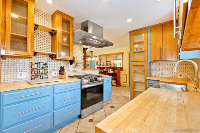 9435 Morcado Cir, La Mesa CA: https://media.crmls.org/mediaz/80abfd6b-bdf1-47ce-bdc3-88552e4d766f.jpg