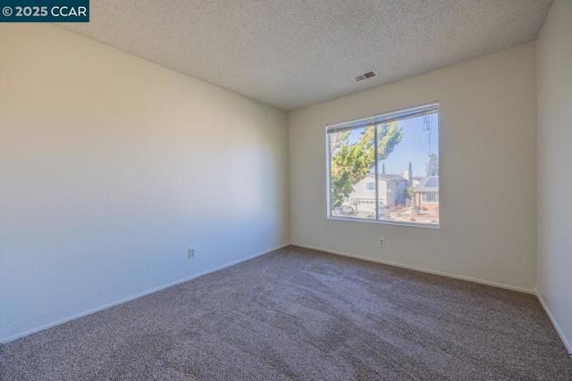 139 Thrush Ct, Hercules CA: https://media.crmls.org/mediaz/80ac1ac9-f307-4c97-a63e-4ef43a0bb665.jpg