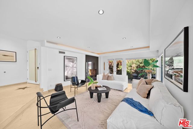 3111 Belden Drive, Los Angeles CA: https://media.crmls.org/mediaz/80acc2c8-a9f8-4cc5-85ca-a4564ab14002.jpg