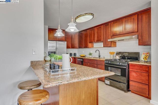 21917 Nugget Canyon Dr, Castro Valley CA: https://media.crmls.org/mediaz/80acfff9-9e85-47fd-9227-f286a435b208.jpg