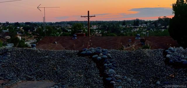 5440 Baltimore Dr, La Mesa CA: https://media.crmls.org/mediaz/80ad2ca3-d4cf-44c4-a007-60be5977d3ac.jpg