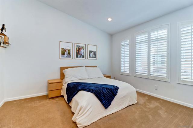 946 Camino De La Reina, San Diego CA: https://media.crmls.org/mediaz/80ad2f9f-61d7-4fba-884d-34dd56043f06.jpg