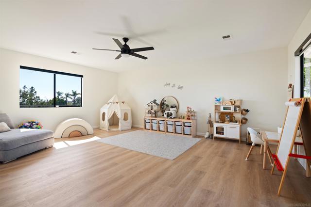 2524 Luciernaga St, Carlsbad CA: https://media.crmls.org/mediaz/80adae0f-54b2-4868-9938-4ca5f0209969.jpg