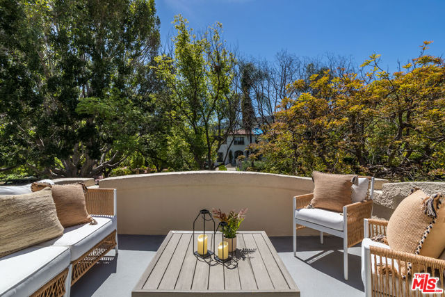 1622 N Orange Grove Avenue, Los Angeles CA: https://media.crmls.org/mediaz/80adb8b3-b73d-4f3a-97a6-7cc0c42329d2.jpg