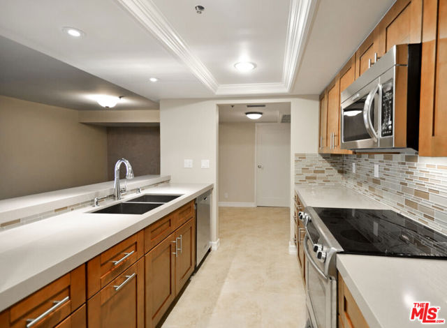 10660 WILSHIRE Boulevard, Los Angeles CA: https://media.crmls.org/mediaz/80addc29-2d8f-44e6-a8e5-94b1438a19ba.jpg