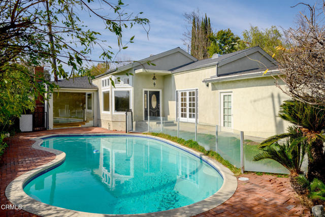 4917 Angeles Crest Highway, La Canada Flintridge CA: https://media.crmls.org/mediaz/80ae1d1a-3cad-4579-9205-a71713f695fd.jpg