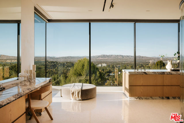 16187 Royal Oak Road, Encino CA: https://media.crmls.org/mediaz/80ae6b86-42d8-4db4-953e-ea9effb35288.jpg