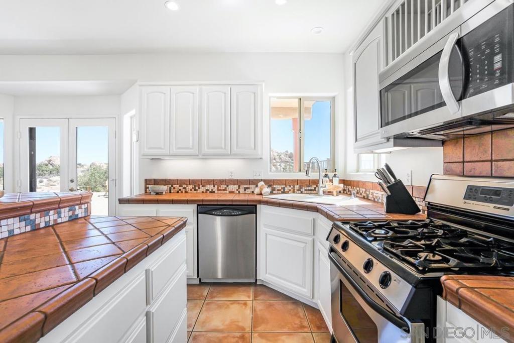 MLS #250040901SD image #11