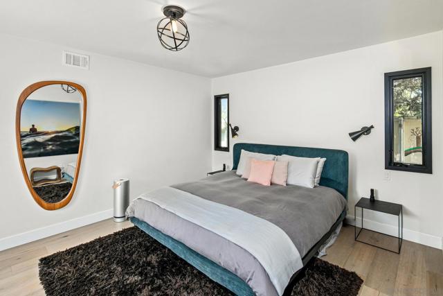 5341 Linda Way, La Jolla CA: https://media.crmls.org/mediaz/80aea4dd-a3c2-428e-a3ac-e63941bcb793.jpg