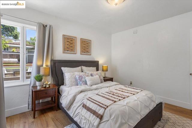 3148 Sylvan Ave, Oakland CA: https://media.crmls.org/mediaz/80af8edb-ce82-4dbe-be64-45d527d79417.jpg