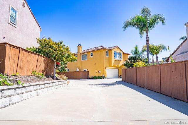 1330 Panorama Ridge Rd, Oceanside CA: https://media.crmls.org/mediaz/80aff35f-756a-4947-af31-7ff311598a06.jpg