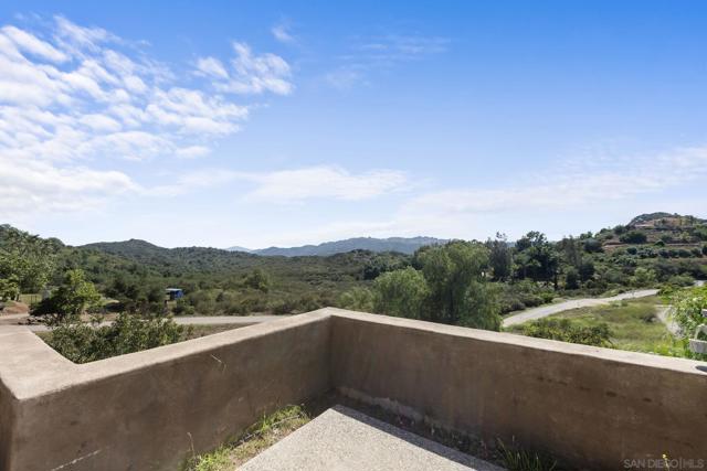 27615 Alps Ln, Escondido CA: https://media.crmls.org/mediaz/80b03c8c-315b-4e2e-bb74-ca7efb64bc13.jpg