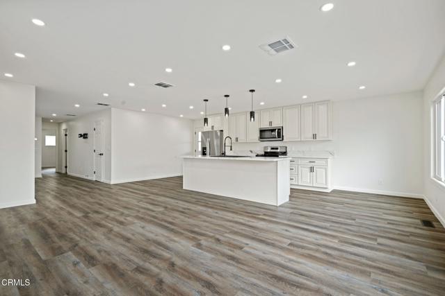 Detail Gallery Image 6 of 28 For 113 Camino Valverde #113,  Camarillo,  CA 93012 - 2 Beds | 2/1 Baths