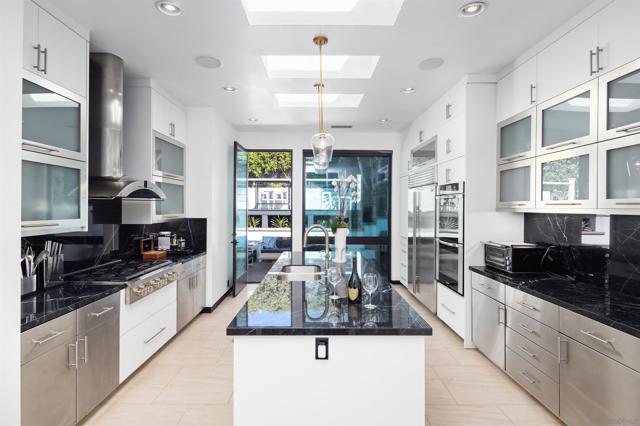 3515 Union St, San Diego CA: https://media.crmls.org/mediaz/80b1b2b0-3991-404c-94f8-ee728740deaa.jpg