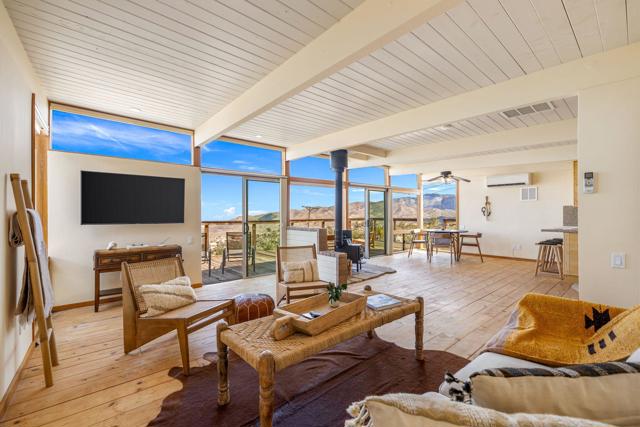 61474 Hanging Rock Lane, Mountain Center CA: https://media.crmls.org/mediaz/80b24a55-f778-470e-9576-5f55ed4e1320.jpg