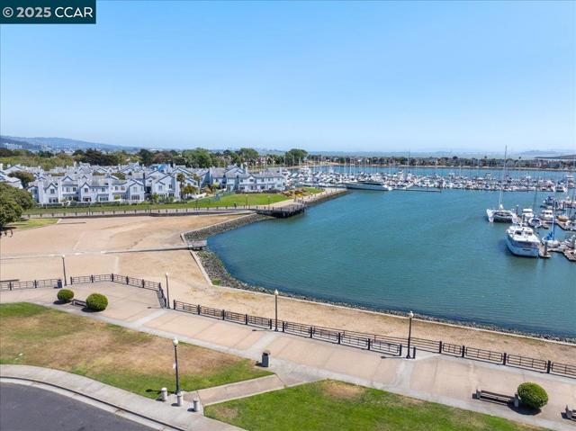 609 Commodore Dr, Richmond CA: https://media.crmls.org/mediaz/80b25251-2fc0-4f6f-8a71-0ef239005e97.jpg