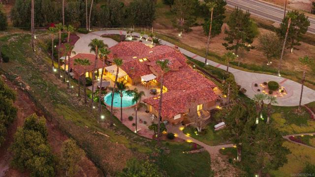 Image 4 of 75 For 1951 Cloverdale Rd