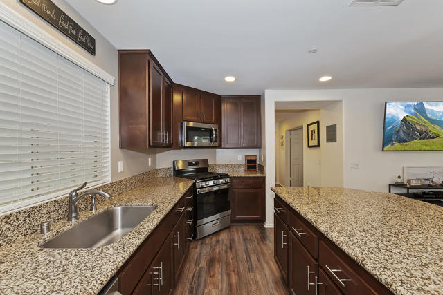 1431 Allium Court, Beaumont CA: https://media.crmls.org/mediaz/80b276a8-b75b-4beb-ab33-209311249777.jpg