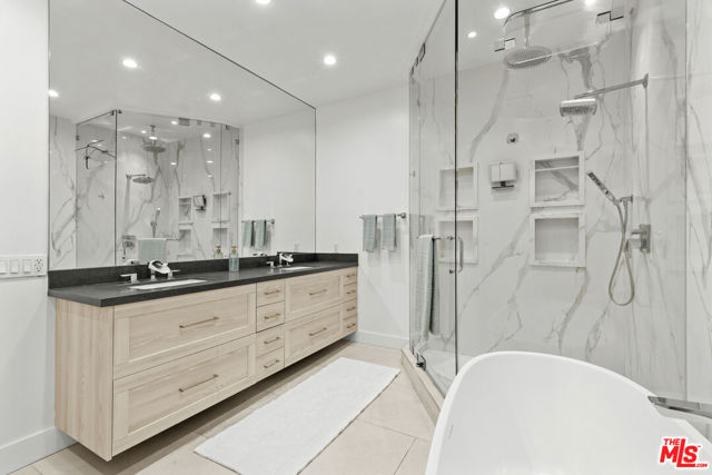 1506 S Bentley Avenue, Los Angeles CA: https://media.crmls.org/mediaz/80b28edd-2932-4314-bf23-5b5d0ce200b0.jpg