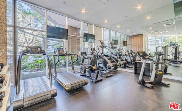 801 S Grand Avenue, Los Angeles CA: https://media.crmls.org/mediaz/80b39248-5736-4c3c-ae72-53f46162ed9f.jpg
