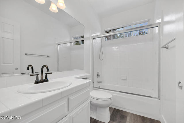 237 Camino Toluca, Camarillo CA: https://media.crmls.org/mediaz/80b3af08-a340-4114-8bd3-3f50aaf88fe8.jpg
