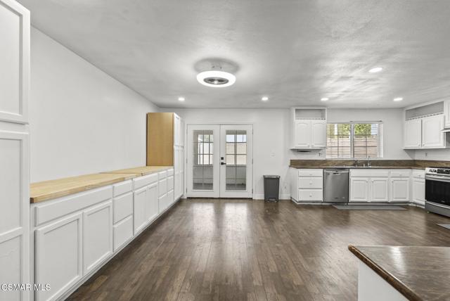 459 Mark Drive, Simi Valley CA: https://media.crmls.org/mediaz/80b46e2f-1676-413c-aa0c-ab1f8f2feb72.jpg