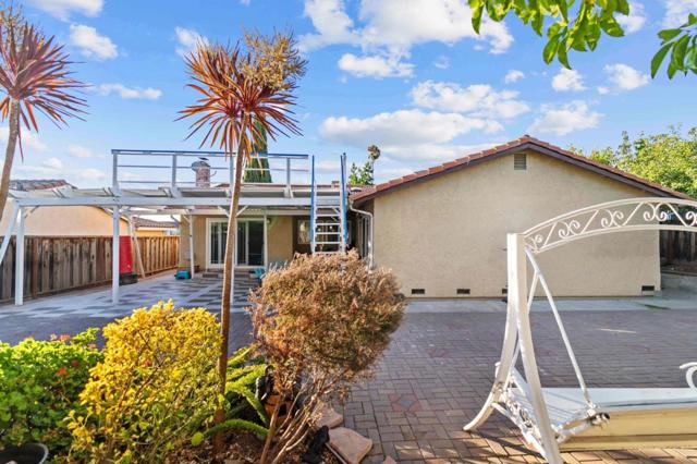 3328 Arqueado Drive, San Jose CA: https://media.crmls.org/mediaz/80b50edb-2140-4f86-9102-0821f8000566.jpg